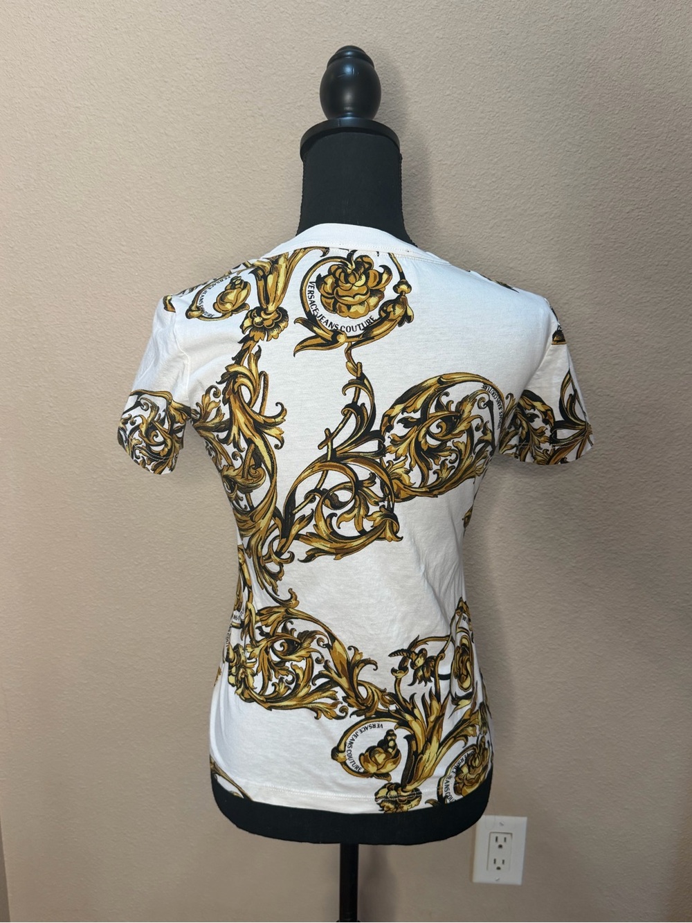Versace White Tee Sz S (4) . Versace Jeans Couture collection - Picture 3 of 6